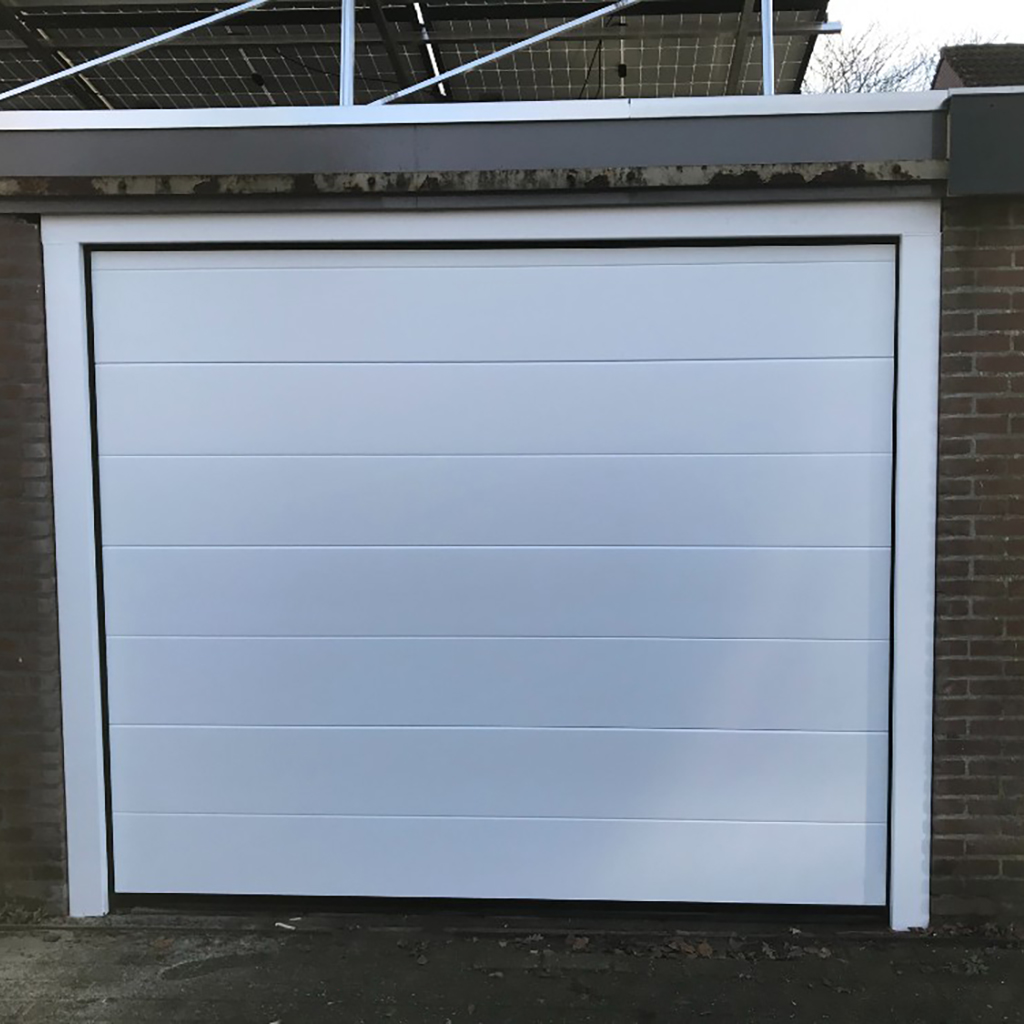 Garagedeur wit enkele groef